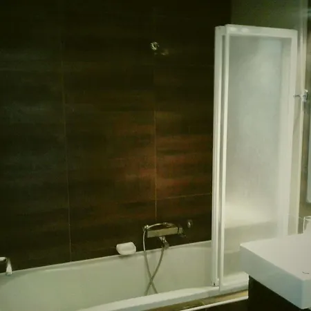 Kipseli Hotell 3*